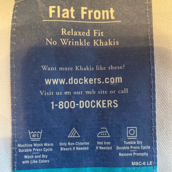 Size 42/32 Men’s DOCKERS Khakis Flat Front Relaxed Fit New - Picture 7 of 8